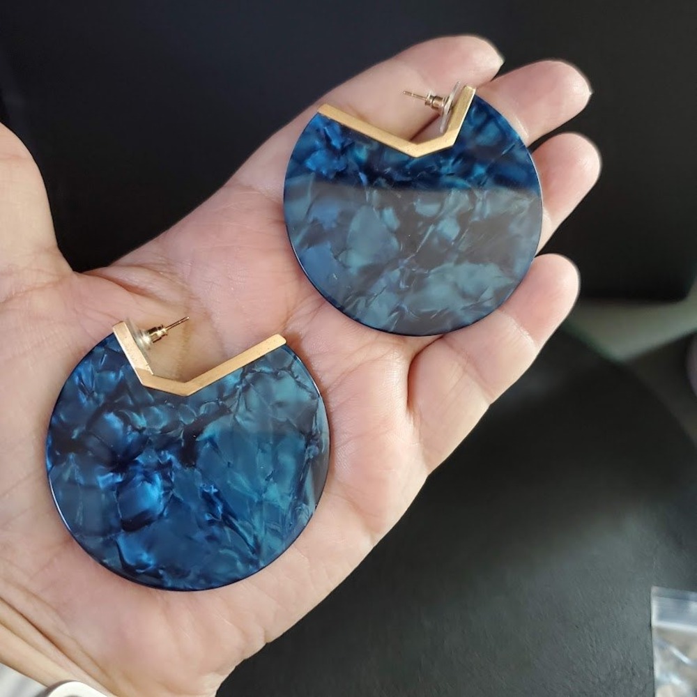 Kendra Scott Kai Blue Marbled Acetate Hoop Earrings Gold Tone Geometric